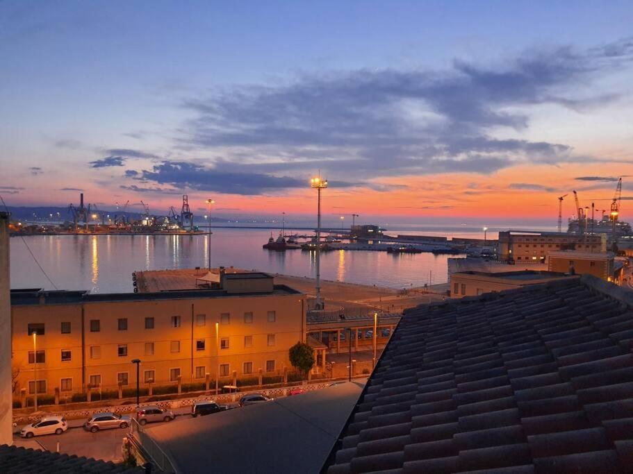 La Finestra Sul Porto Apartment *