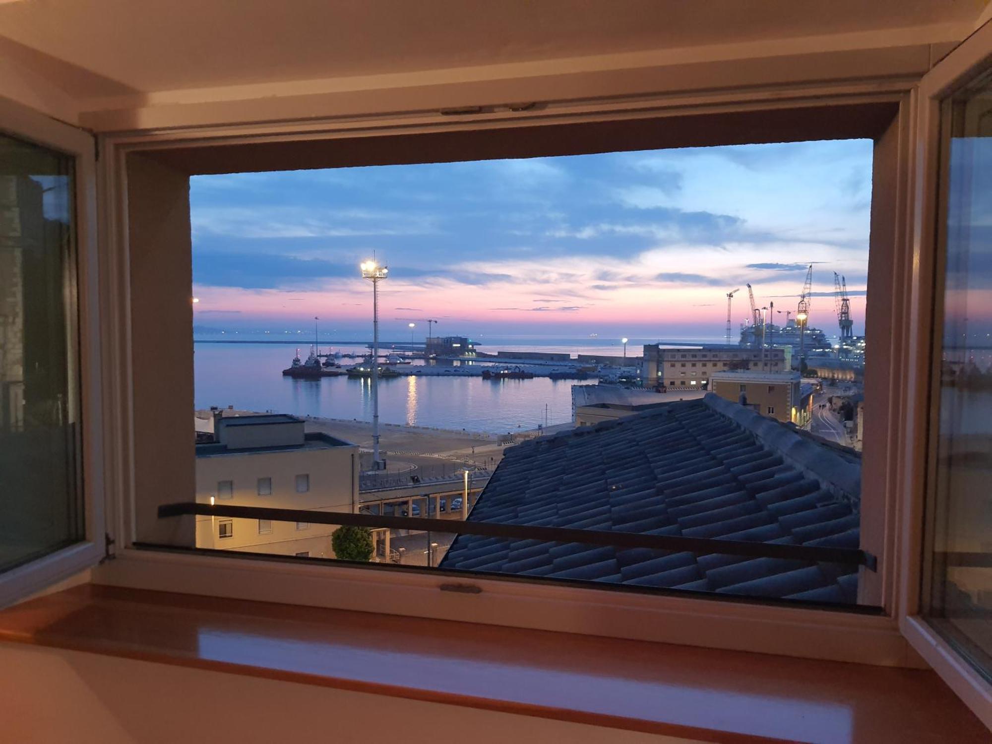 La Finestra Sul Porto Apartment *